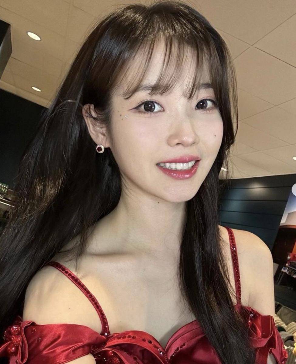 IU (instagram.com/dlwlrma/)