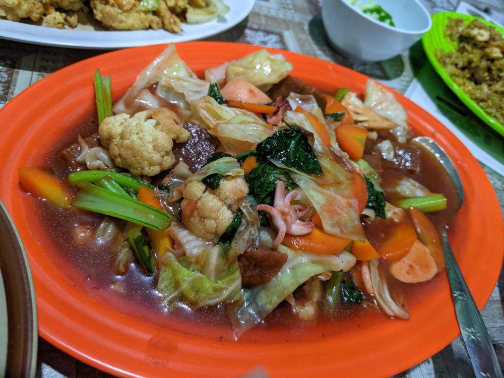 10 Tips Bikin Capcay Seafood Seenak Restoran, Coba Yuk!