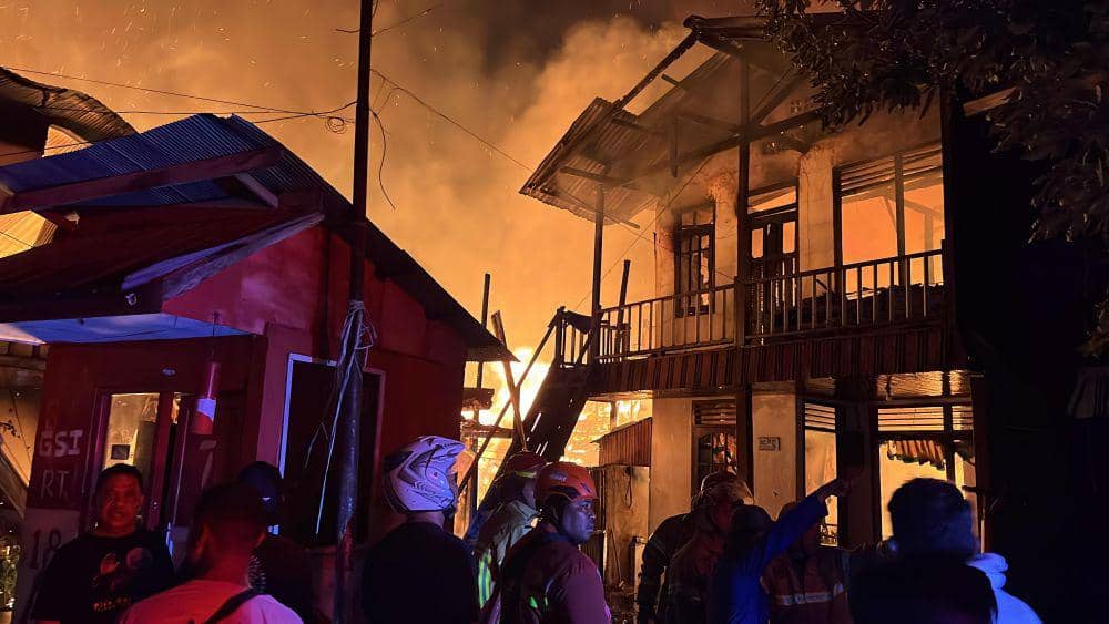 Kebakaran di Pemukiman Padat Penduduk Balikpapan, 4 Rumah Hangus