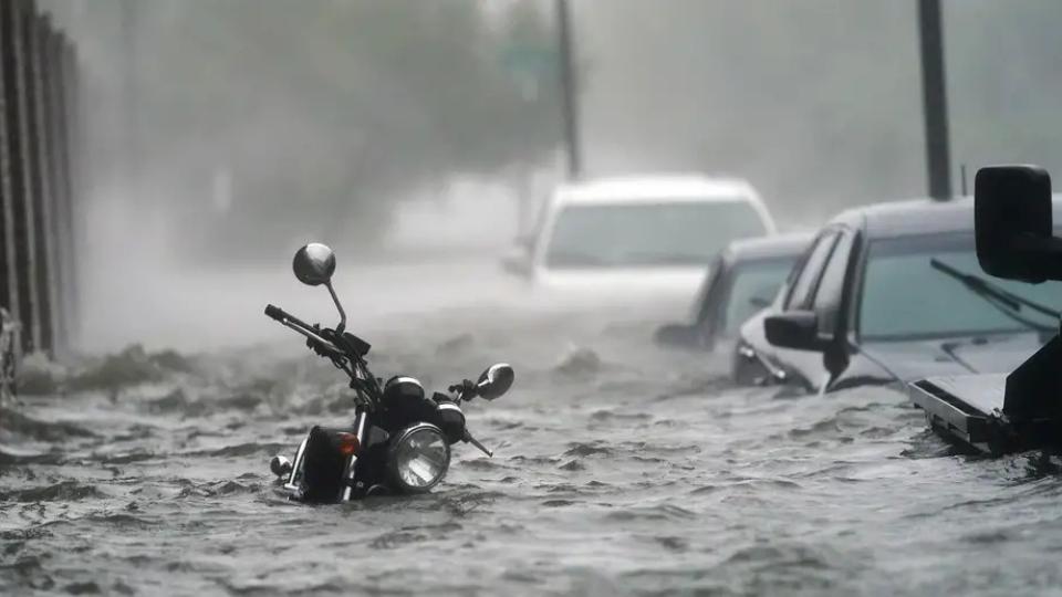 5 Kerusakan Akibat Motor Terendam Banjir, Hati-hati!