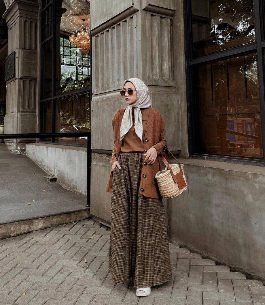 outfit hijab modis ala Nisa Cookie (instagram.com/nisacookie)
