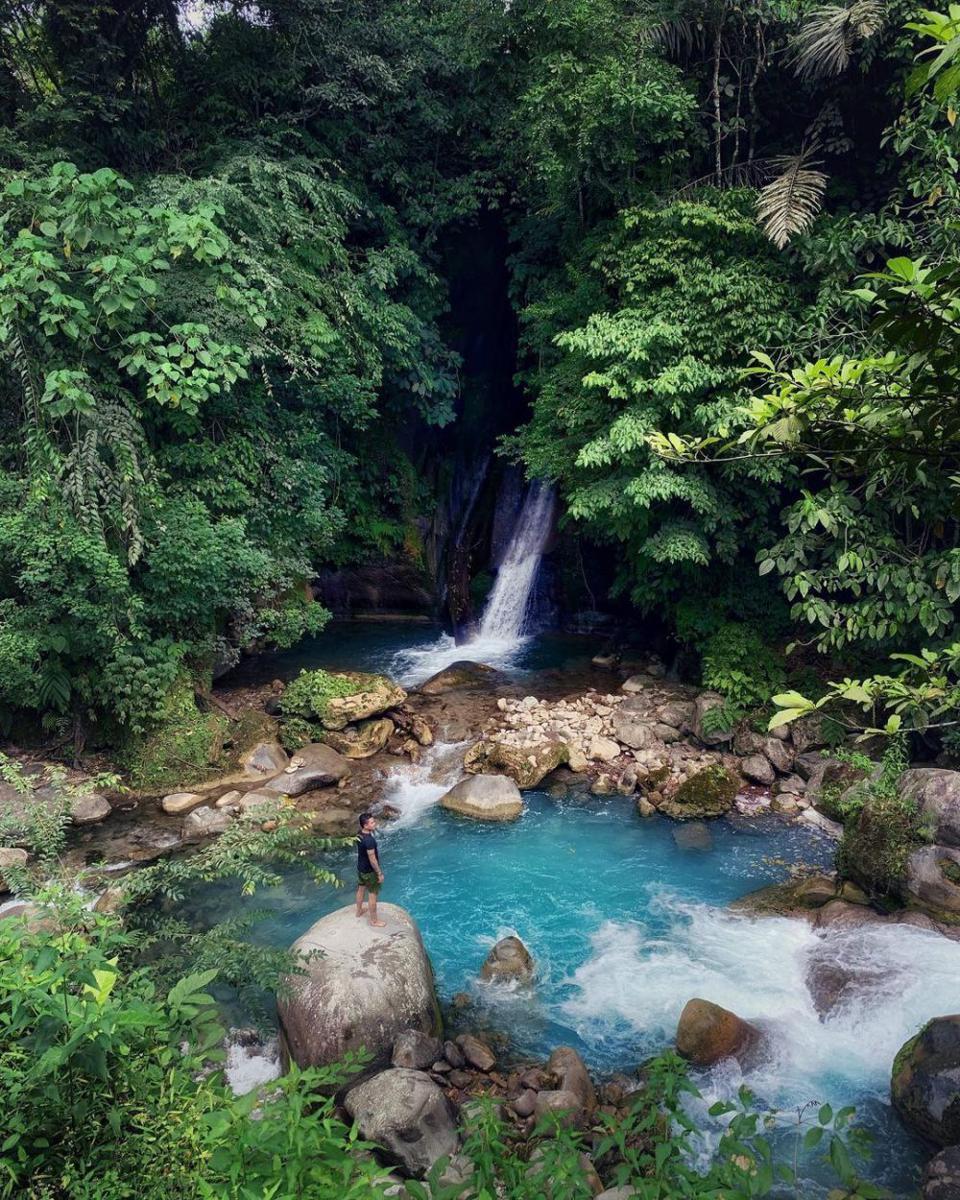 10 Pesona Lau Mentar Canyon Deli Serdang, Warna Sungainya Biru Laut!