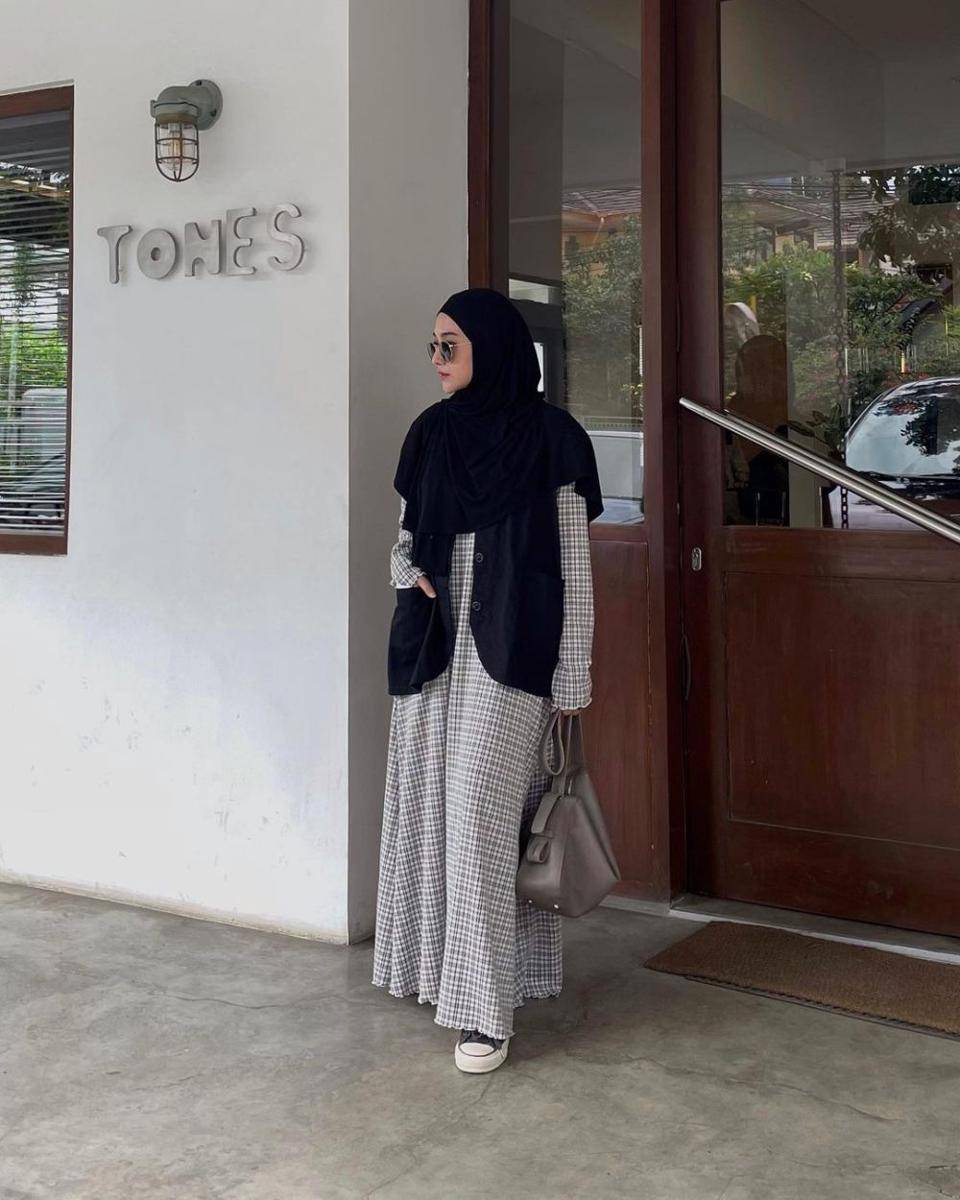 outfit hijab modis ala Nisa Cookie (instagram.com/nisacookie)