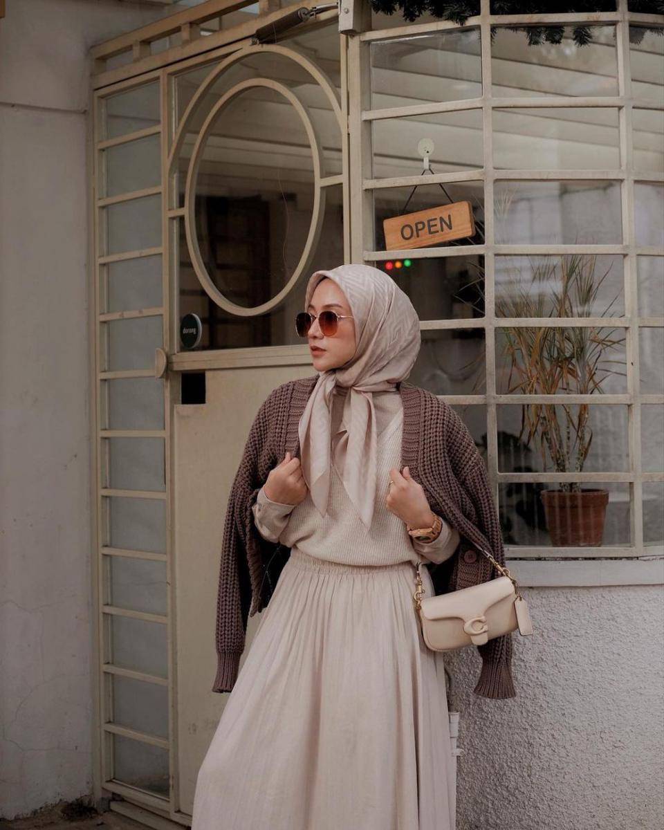 outfit hijab modis ala Nisa Cookie (instagram.com/nisacookie)