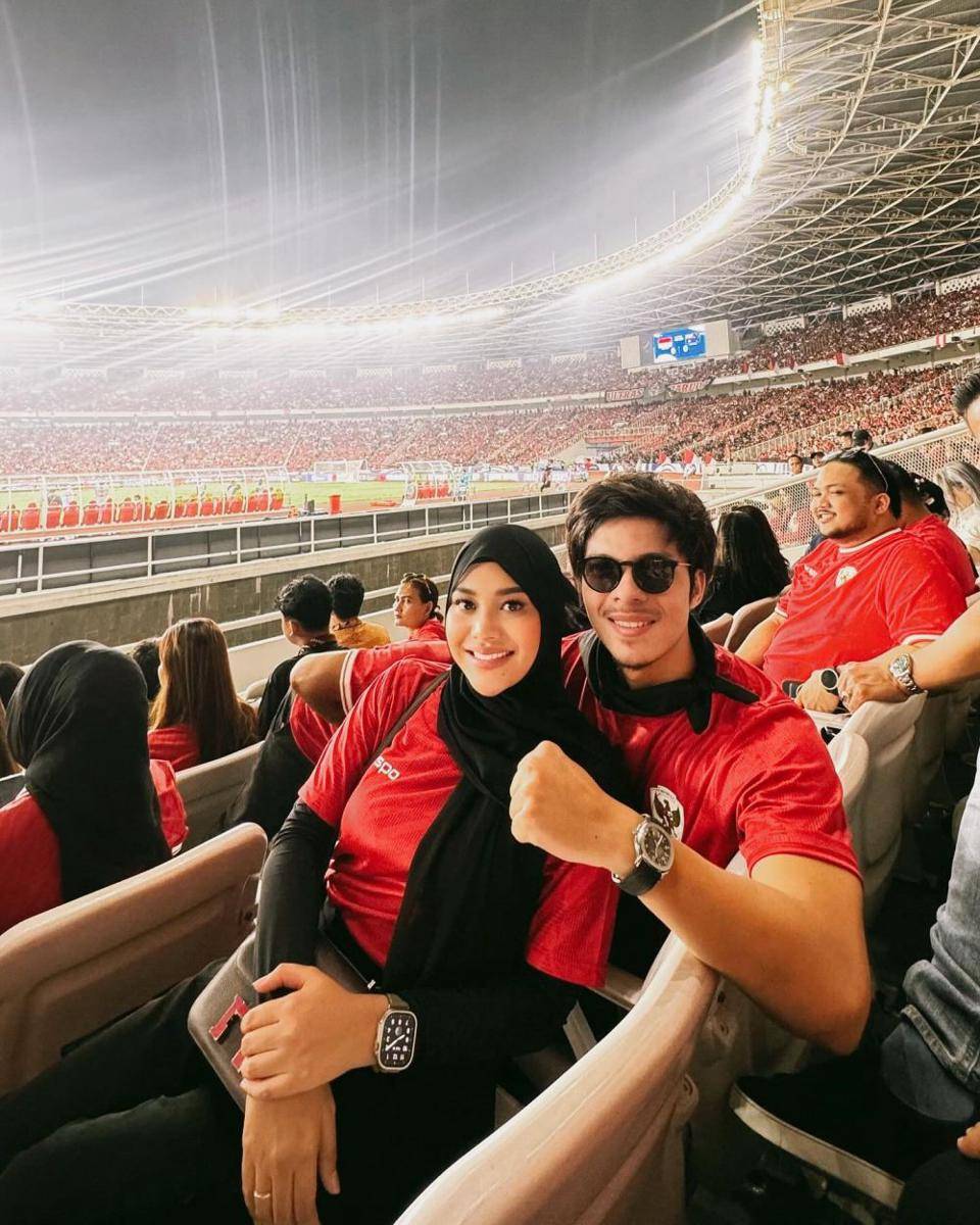 Ide outfit nonton Timnas Indonesia dari Atta Halilintar dan Aurel Hermansyah (instagram.com/attahalilintar)