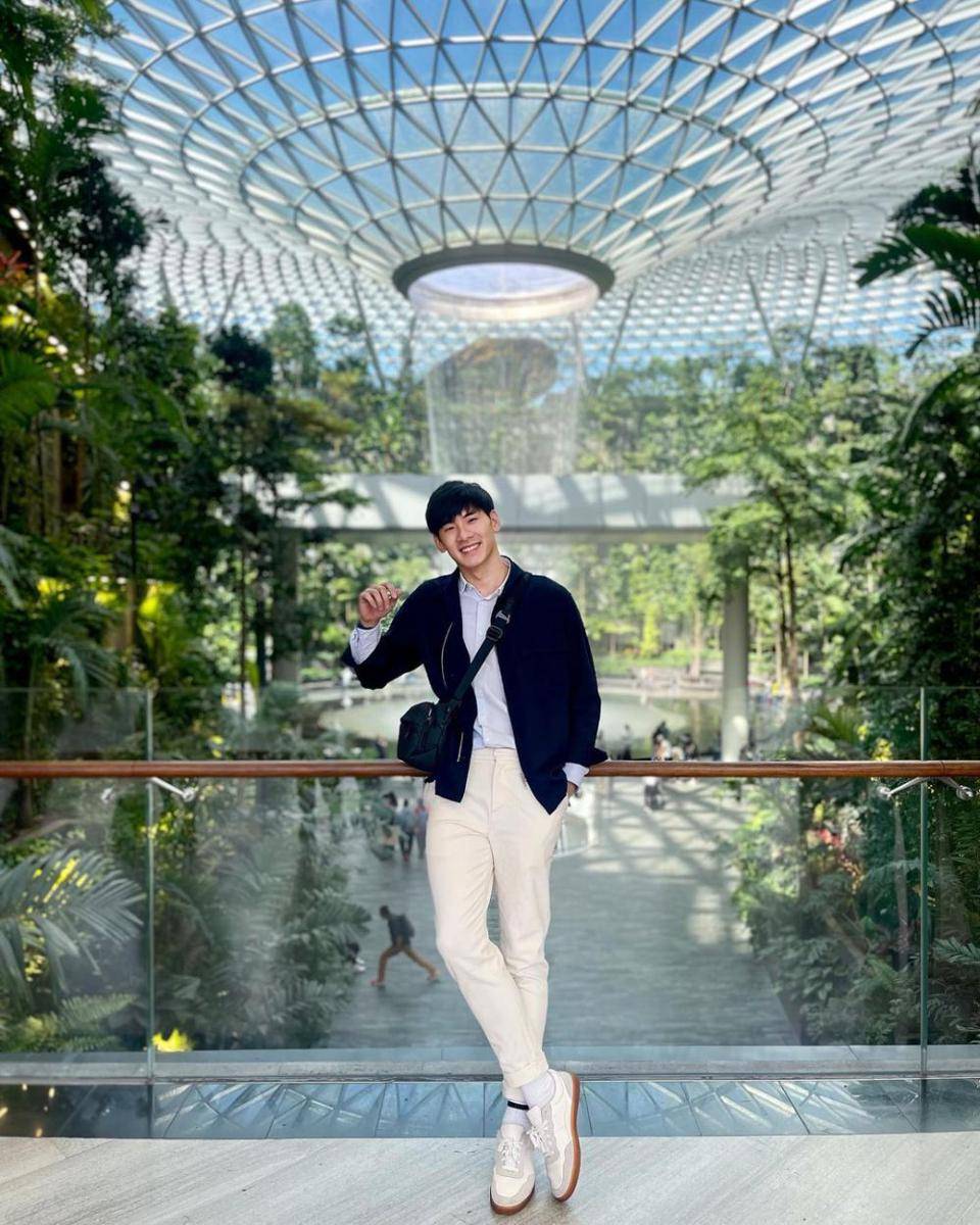 outfit hangout ala Big Thanakorn (Instagram.com/big.thanakorn)