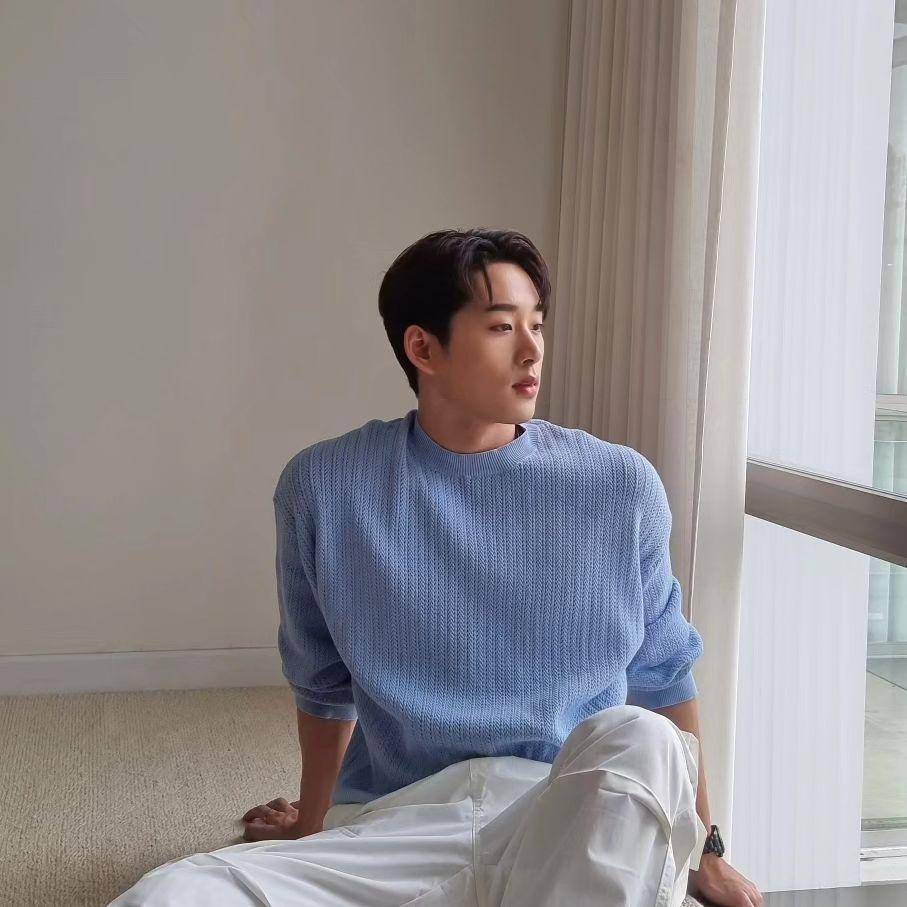 outfit knitted ala Est Supha (instagram.com/est_rvp)