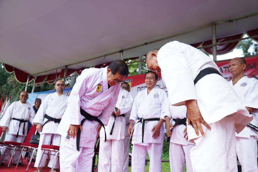 Calon Gubernur Jakarta nomor urut 3, Pramono Anung, resmi diangkat sebagai senior Perguruan Karate-do Tako Indonesia Provinsi Jakarta (dok. Tim Pramono Anung)
