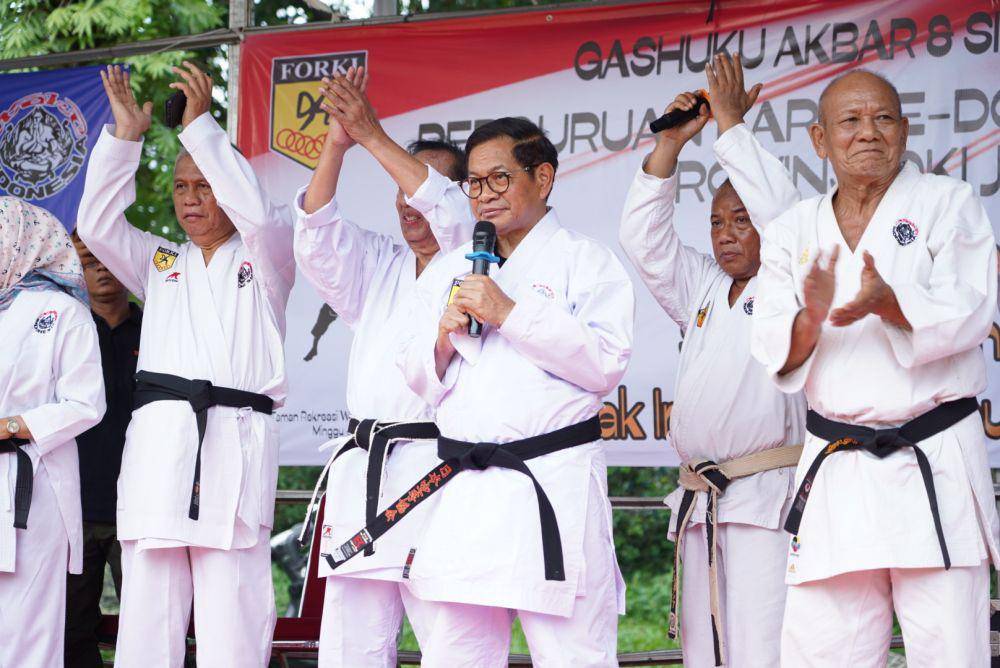 Calon Gubernur Jakarta nomor urut 3, Pramono Anung, resmi diangkat sebagai senior Perguruan Karate-do Tako Indonesia Provinsi Jakarta (dok. Tim Pramono Anung)