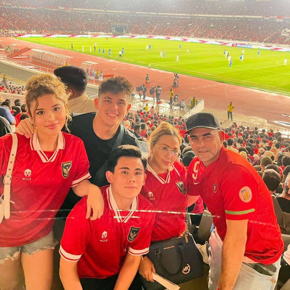 Ide outfit nonton Timnas Indonesia Cristian Gonzalez (instagram.com/el_locogoliadorcg10_)