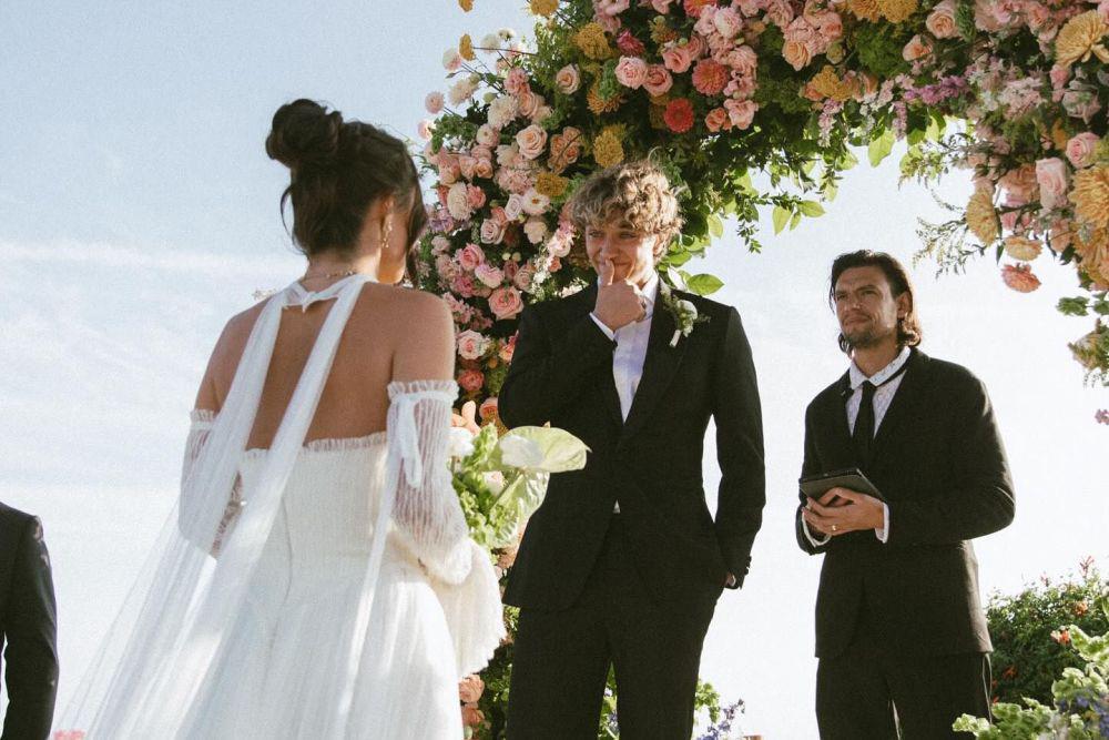 7 Potret Pernikahan Gavin Casalegno Aktor The Summer I Turned Pretty