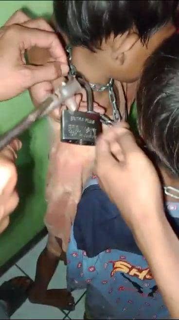 Heboh Video Leher Dua Bocah di Majalengka Dirantai Jadi Satu