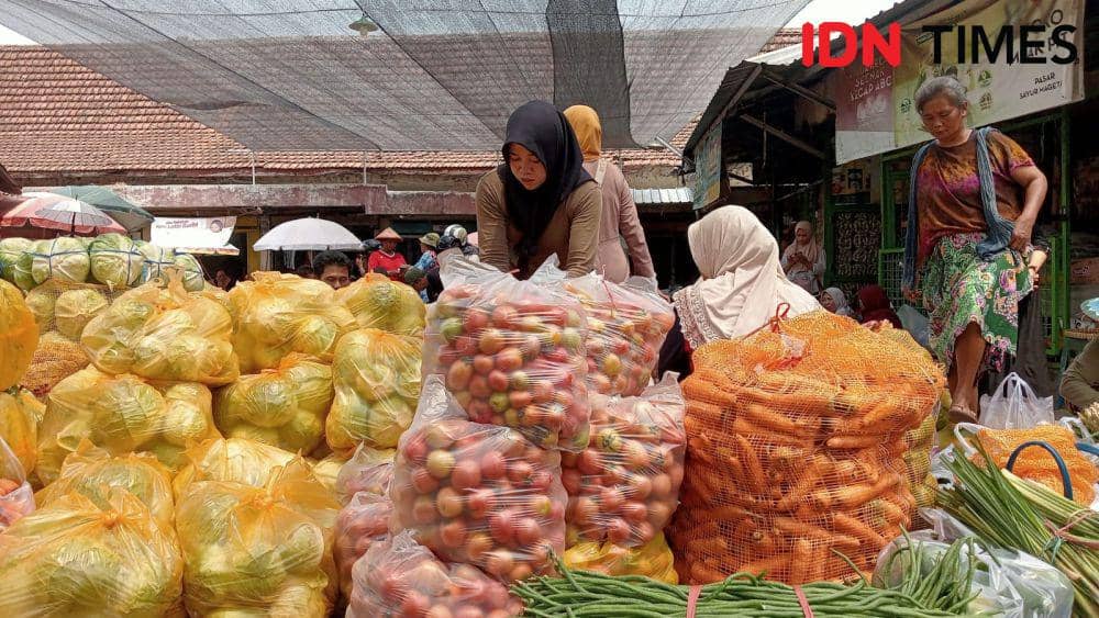 Kondisi pasar sayur di Kabupaten Magetan yang sepi dari aktivitas jual beli. IDN Times/ Riyanto.