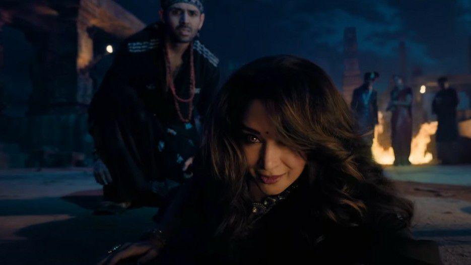7 Artis Bollywood yang Pernah Memerankan Hantu, Terbaru Madhuri Dixit