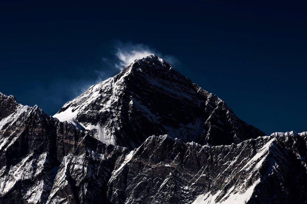 ilustrasi gunung menghalau kencangnya angin (pexels.com/Sami Anas)