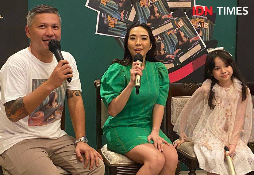 potret artis di press conference perilisan lagu “Ajaib” di Hutan Kota by Plataran, Jakarta, Rabu (13/11/2024) (dok. IDN Times/Rani Asnurida)