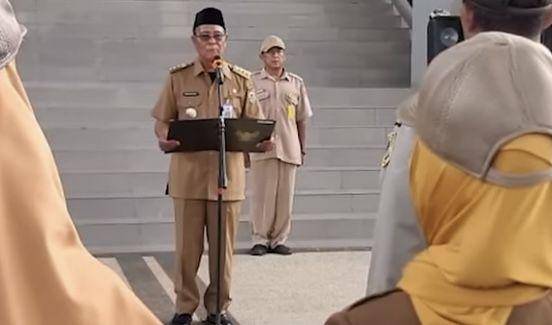 Gubernur Kalsel, Sahbirin Noor memimpin apel, Senin (11/11/2024).