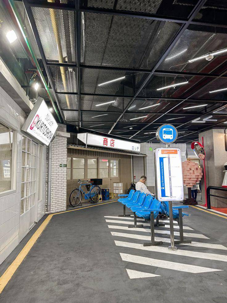 Lotte Alley (https://id.pinterest.com/iamliasw/)