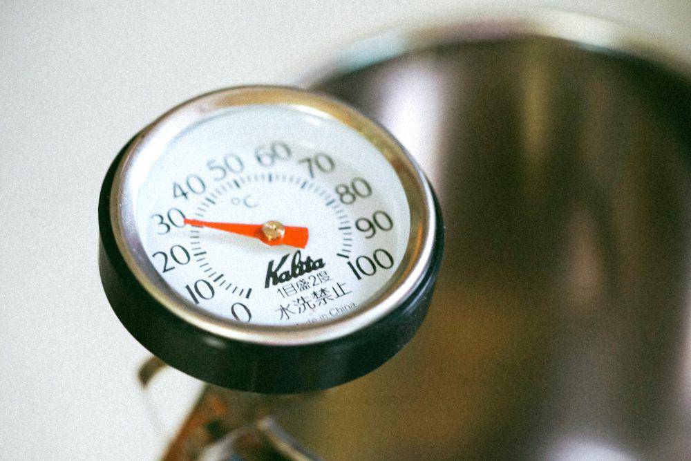 ilustrasi termometer oven (unsplash.com/Manki Kim)
