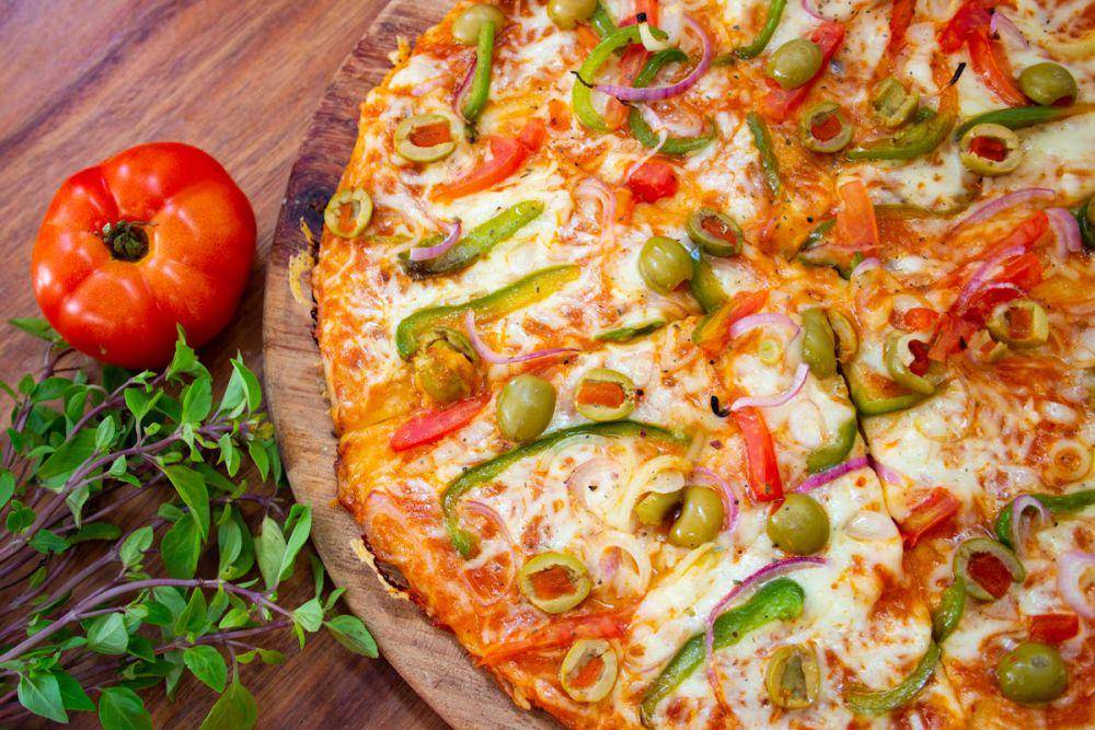 ilustrasi pizza sayuran (pexels.com/ Melissa Ayala)
