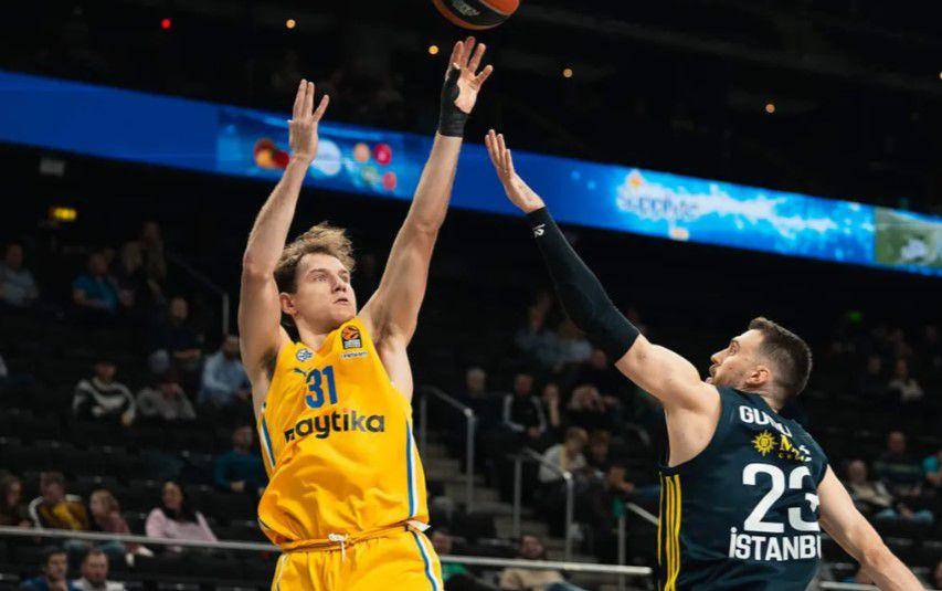 Rokas Jokubaitis (kiri) (euroleaguebasketball.net)
