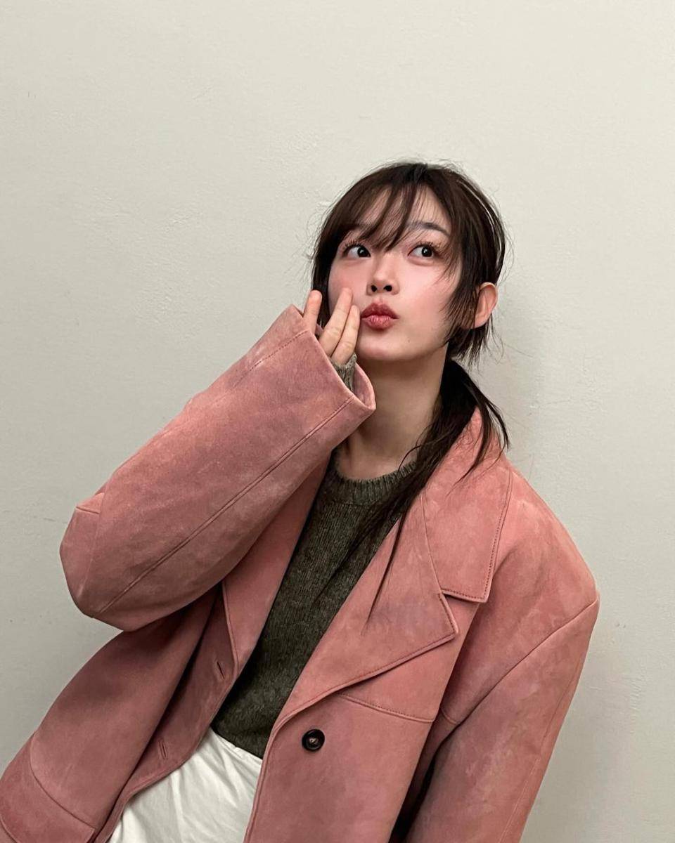 Lee Yoo Mi (instagram.com/leeyoum262)