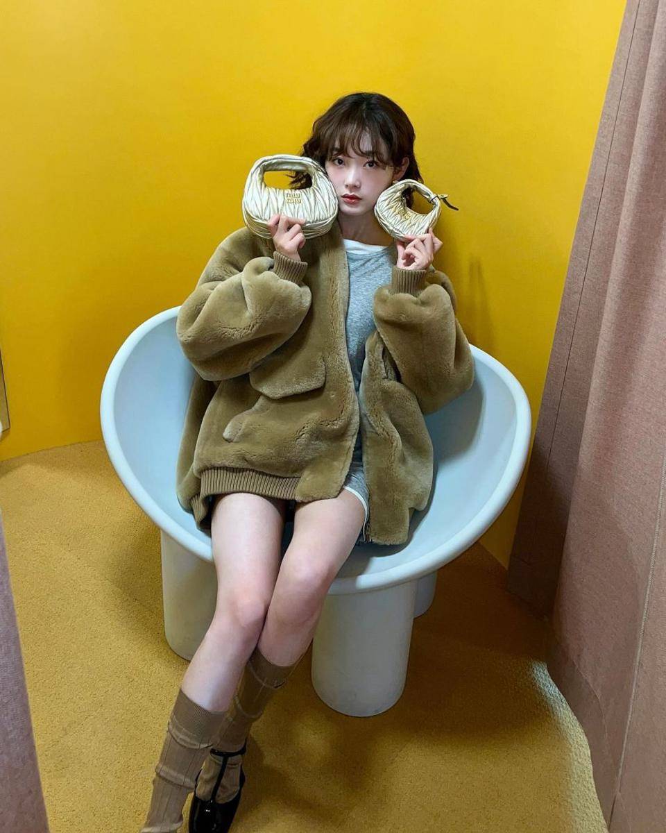 Lee Yoo Mi (instagram.com/leeyoum262)