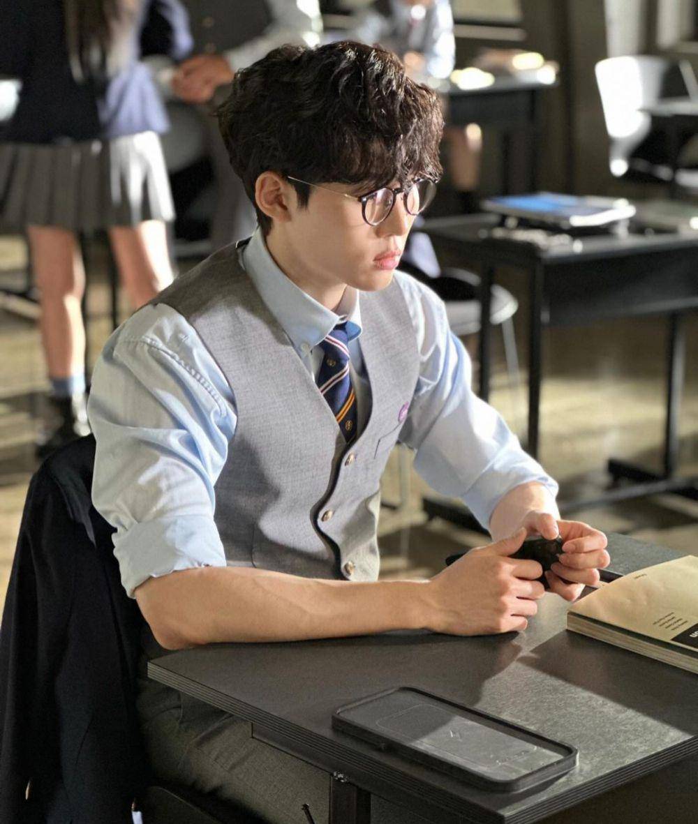 Seo Bum June di Hierarchy (instagram.com/seo_bumjune)