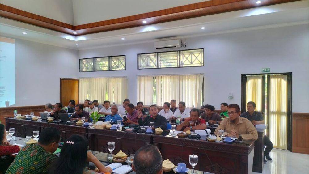 WALHI Bali hadir dalam pembahasan Penilaian ANDAL (Analisis Dampak Lingkungan) dan RKL-RPL (Rencana Pengelolaan Lingkungan Hidup dan Rencana Pemantauan Lingkungan Hidup). (Dok. WALHI Bali)