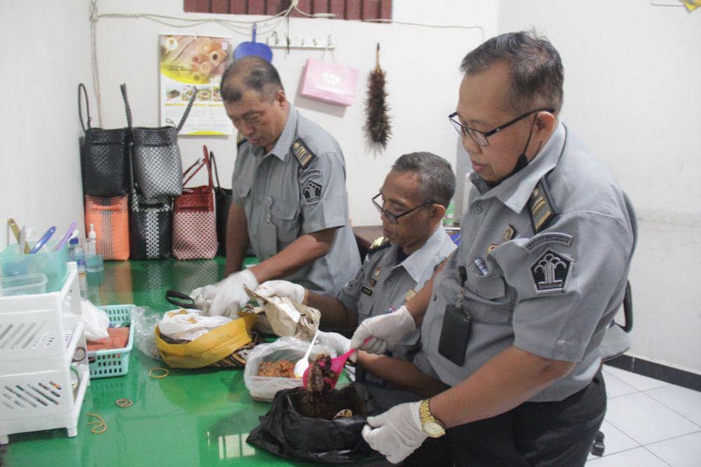Pembesuk di Lapas Tulungagung Selundupkan Pil Double L ke Sambal Kecap