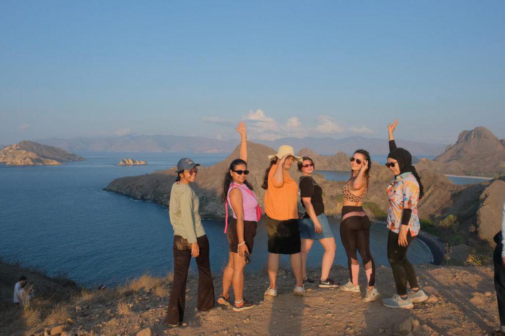 9 Culture Shock yang Dialami Turis saat Liburan ke Labuan Bajo