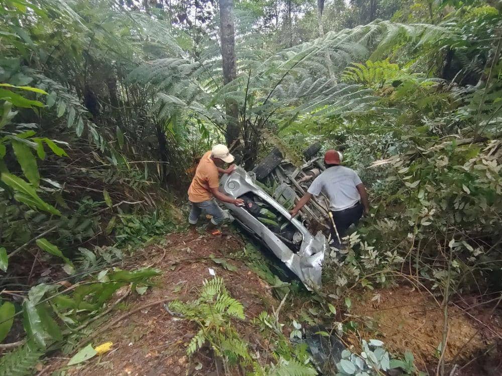 Mobil Rombongan Warga Malaysia Terjun ke Jurang di Aceh