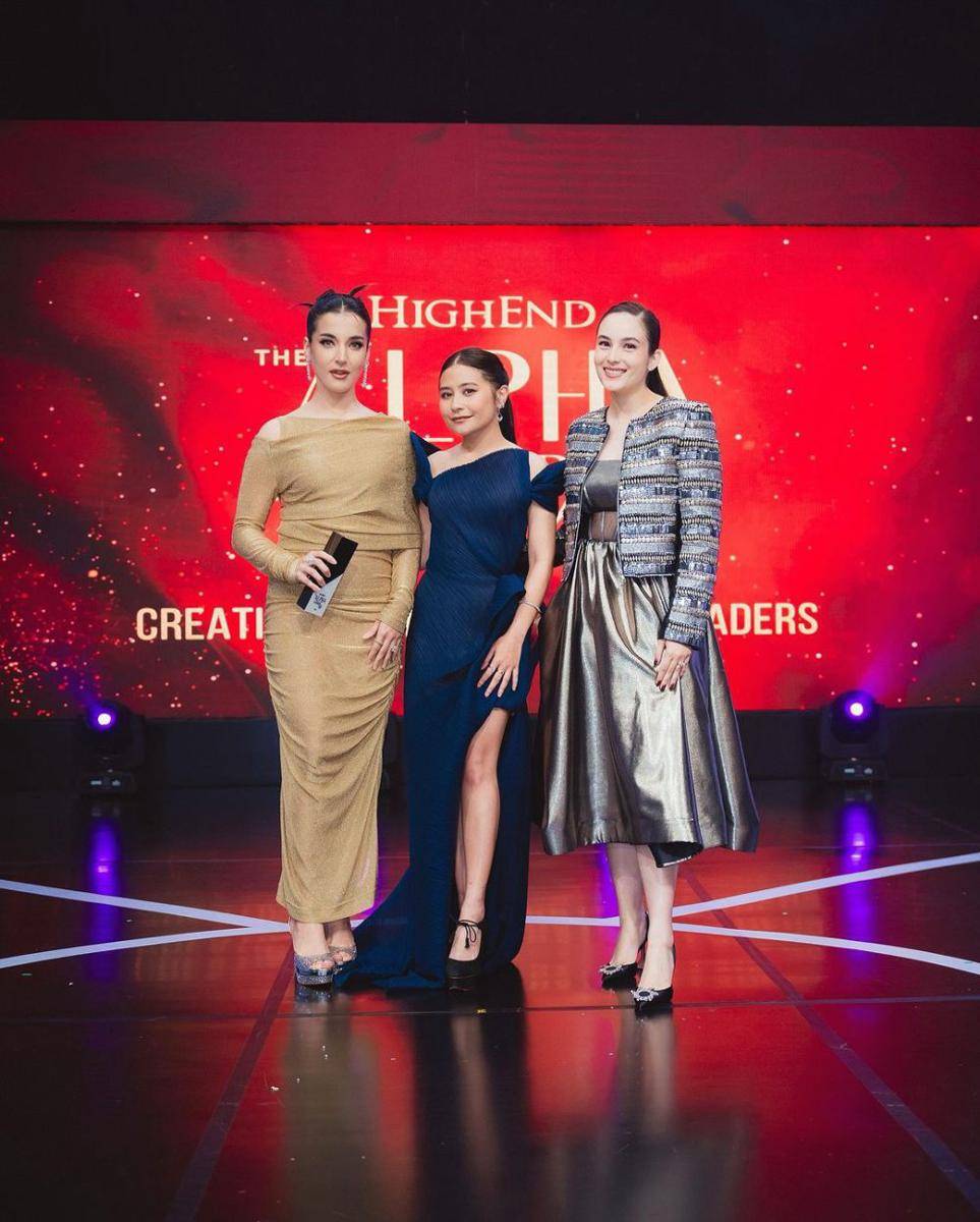 Prilly dapat penghargaan The Alpha Under 40. (instagram.com/prillylatuconsina96)