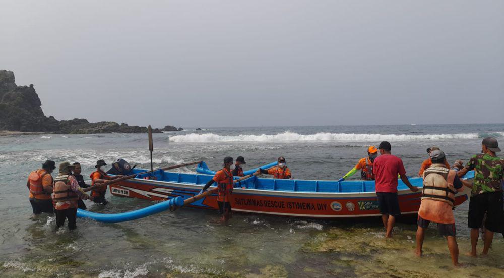 Nelayan Gunungkidul Hilang Usai Kapal Dihantam Gelombang Besar