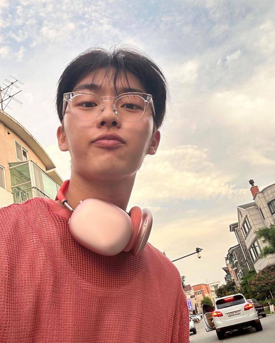 Choi Hyun Wook (Instagram.com/_choiiii__)
