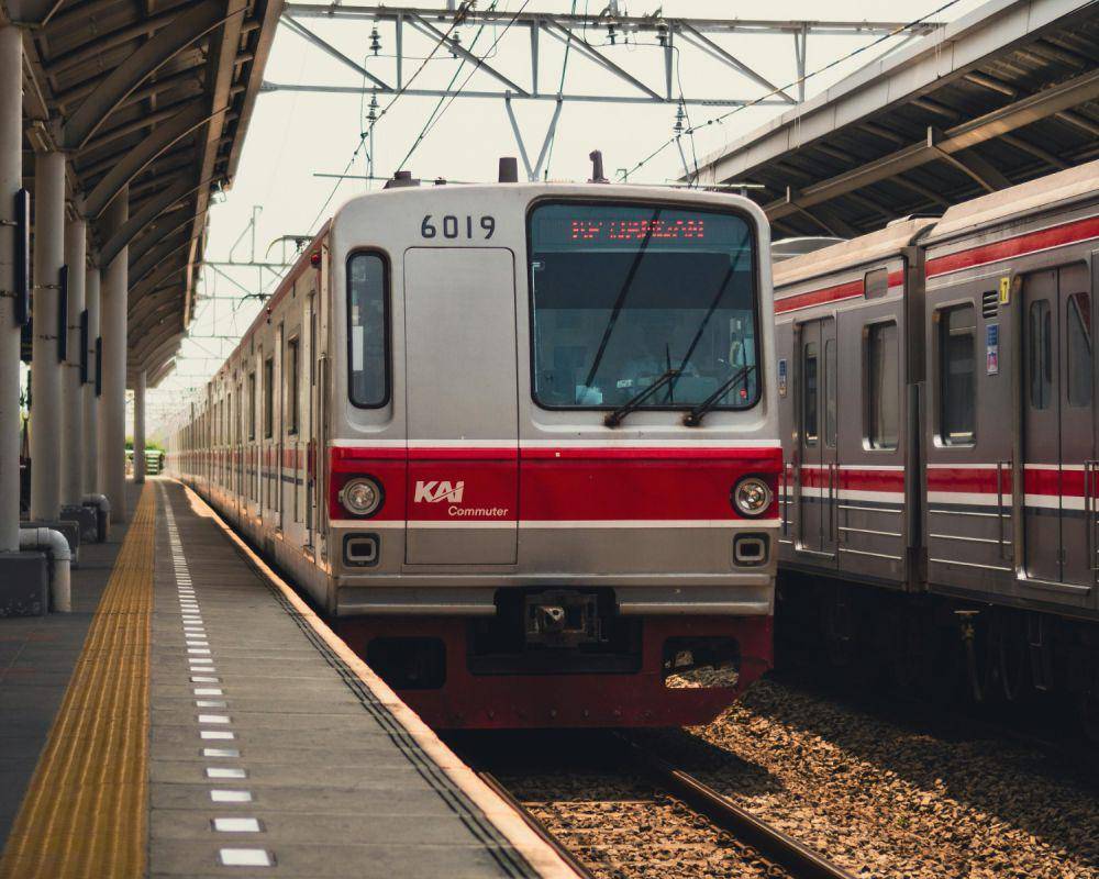 Kereta Api Indonesia (pexels.com/Defrino Maasy)