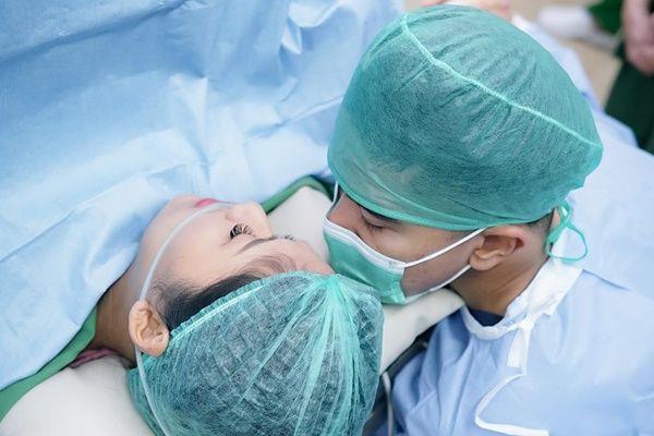 Baru Di-publish, 7 Potret Erina Gudono saat Melahirkan Anak Pertama