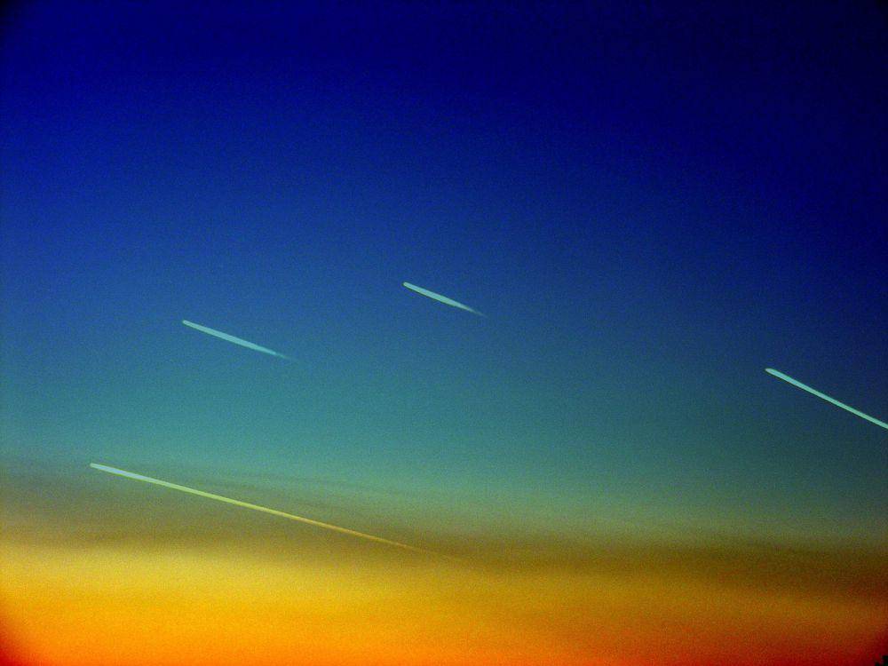 ilustrasi hujan meteor Leonid (pixabay.com/Adina Voicu)