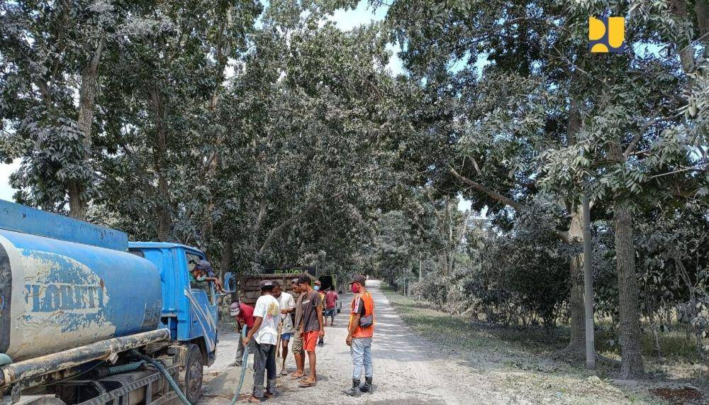 Kementerian Pekerjaan Umum (PU) terus melakukan upaya penanganan tanggap darurat pascabencana erupsi Gunung Lewotobi Laki-Laki di Flores Timur, Nusa Tenggara Timur (NTT), yang terjadi pada Minggu dini hari (3/11/2024) lalu. (Dok. Kementerian PUPR)
