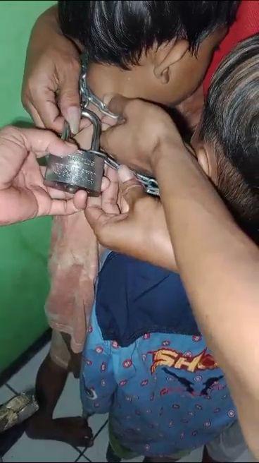 Cerita Kuwu Soal Dua Bocah di Majalengka yang Dirantai