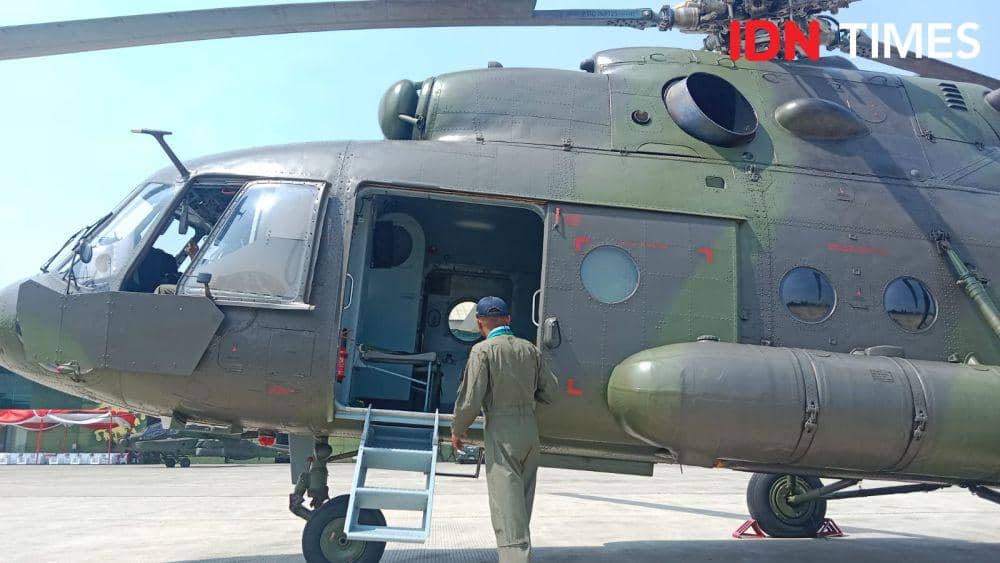 Kisah Kru Heli MI-17 Terjang Badai Kristine saat Kirim Bahan Pangan ke Filipina