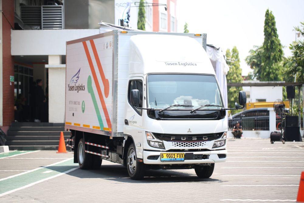 KTB Resmikan Operasional Truk Listrik Fuso eCanter