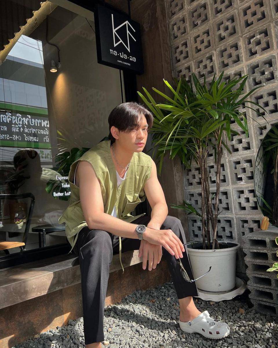 outfit sleeveless ala Kaownah Kittipat (instagram.com/kaownah)