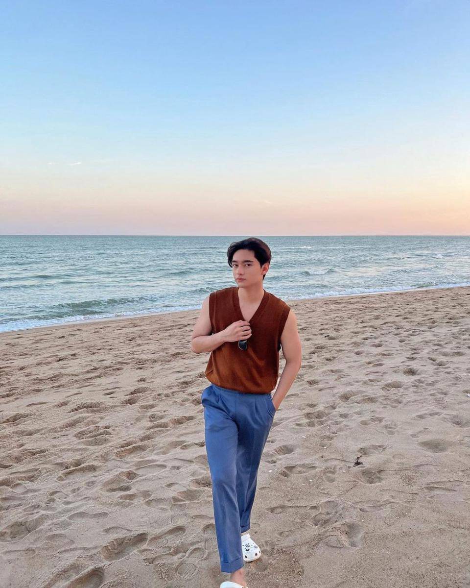 outfit sleeveless ala Kaownah Kittipat (instagram.com/kaownah)