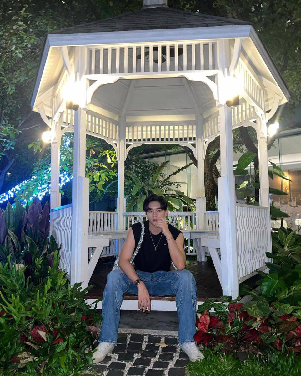 outfit sleeveless ala Kaownah Kittipat (instagram.com/kaownah)