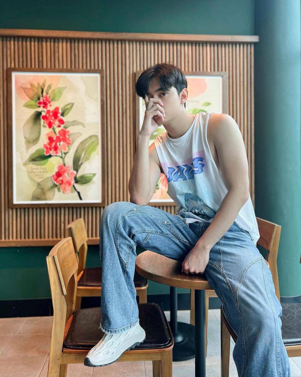 outfit sleeveless ala Kaownah Kittipat (instagram.com/kaownah)