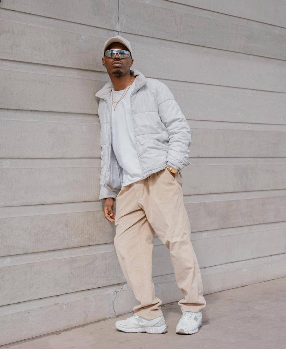 mix and match puffer jacket (pexels.com/Ayoub Moukhliss)