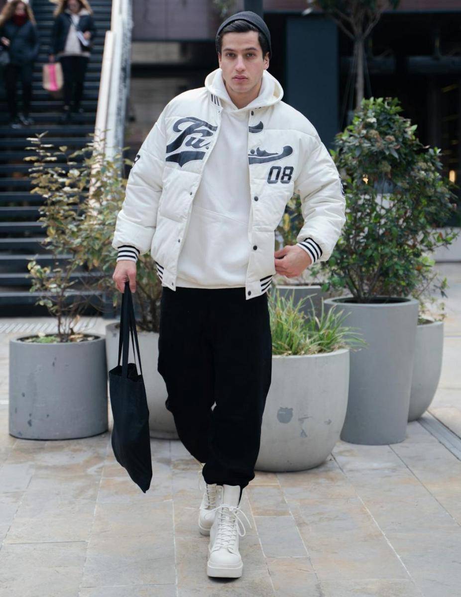 mix and match puffer jacket (pexels.com/Farhad Irani)