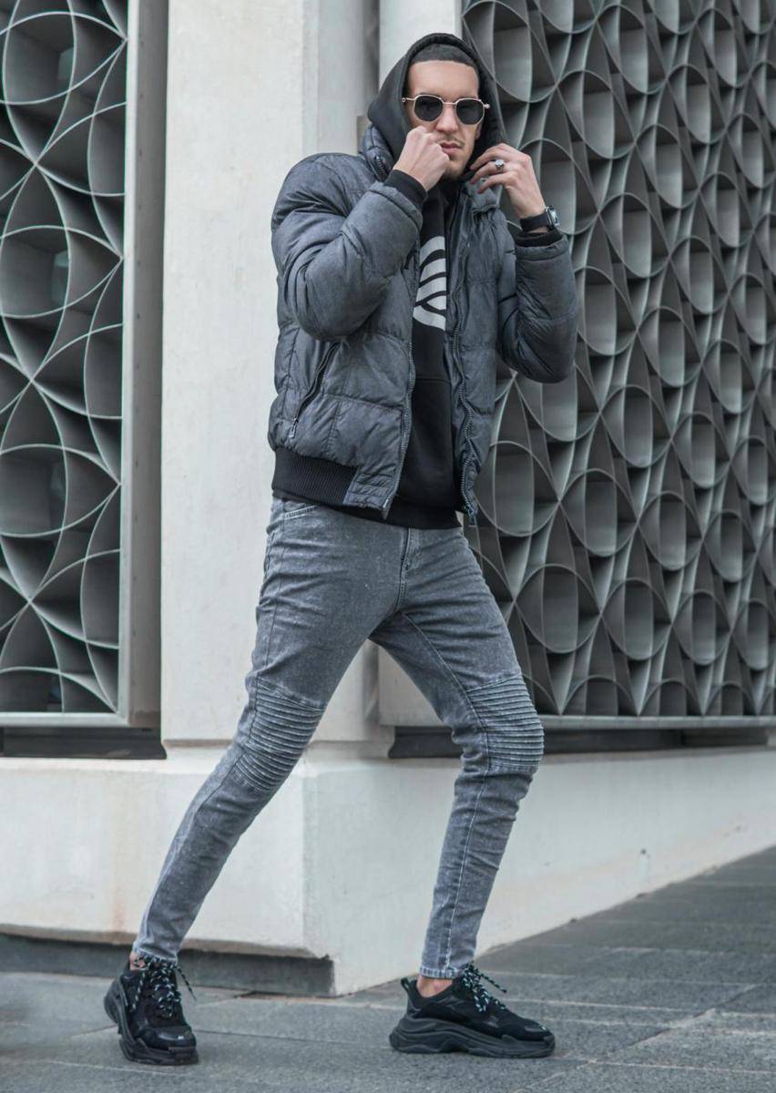 mix and match puffer jacket (pexels.com/Ilyas Chabli)