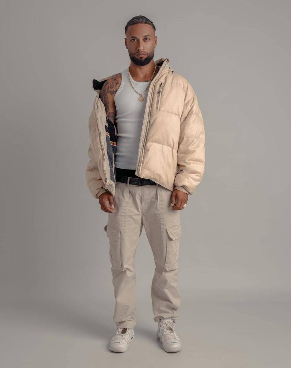 mix and match puffer jacket (pexels.com/Marlon Schmeiski)